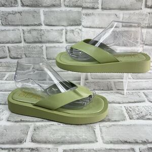 Beach by Matisse Sandcastle Women's 8 Green Thong Flip Flop Chunky Sandals